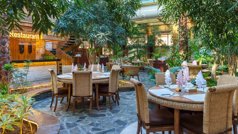 رستوران برکه هتل درویشی مشهد